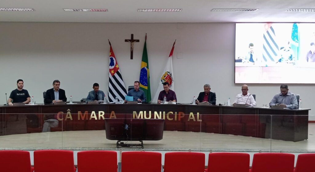 Alteração prevê que aposentados e servidores que respondem a Processo Administrativo Disciplinar podem aderir ao PDV