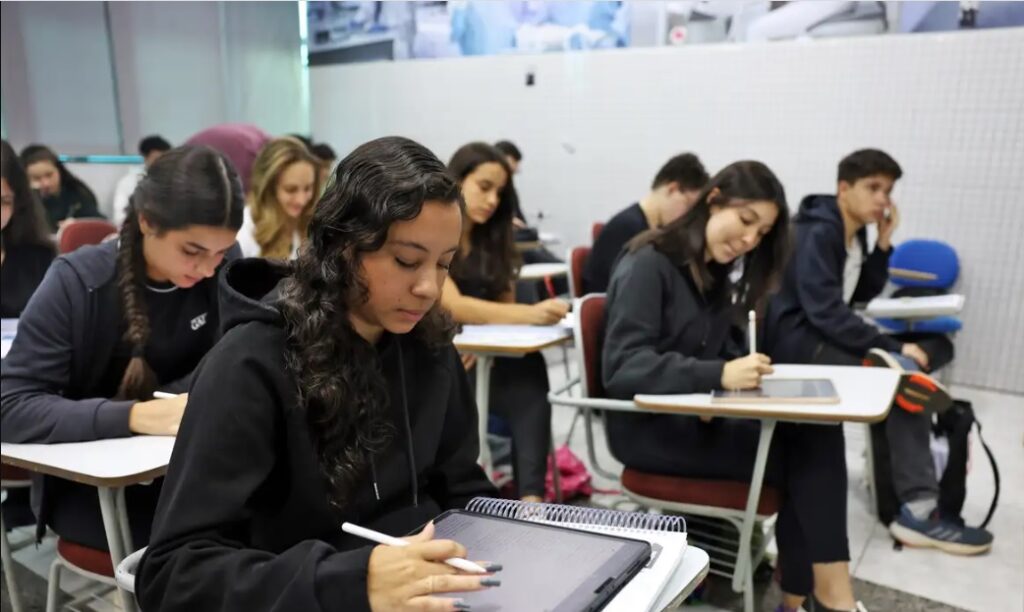 As inscrições para o processo seletivo do Fundo de Financiamento Estudantil (Fies) para o segundo semestre deste ano começam nesta segunda-feira (14)