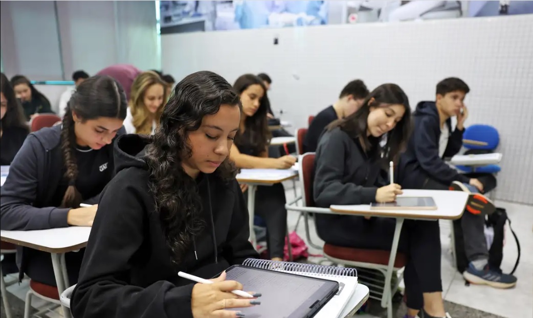 As inscrições para o processo seletivo do Fundo de Financiamento Estudantil (Fies) para o segundo semestre deste ano começam nesta segunda-feira (14)