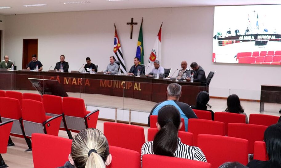 Atual Plano Municipal de Educação (PME) foi prorrogado até 31 de dezembro. Vereadores também aprovam doação de terreno ao CDHU