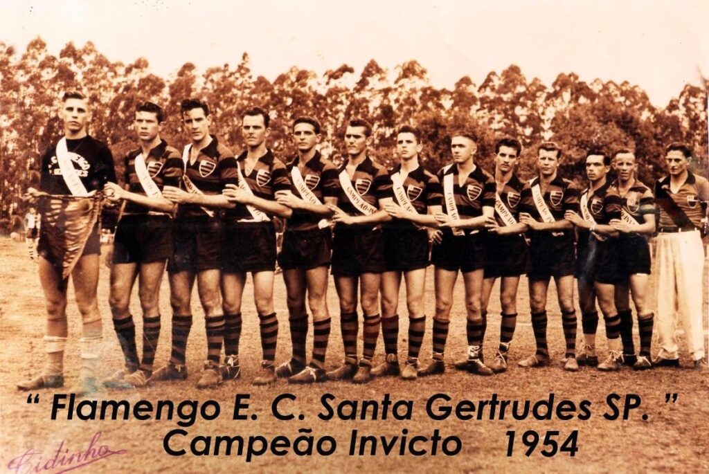 EC Flamengo de Santa Gertrudes venceu campeonato Amador de Rio Claro em 1954, mesmo a no do fim de suas atividades