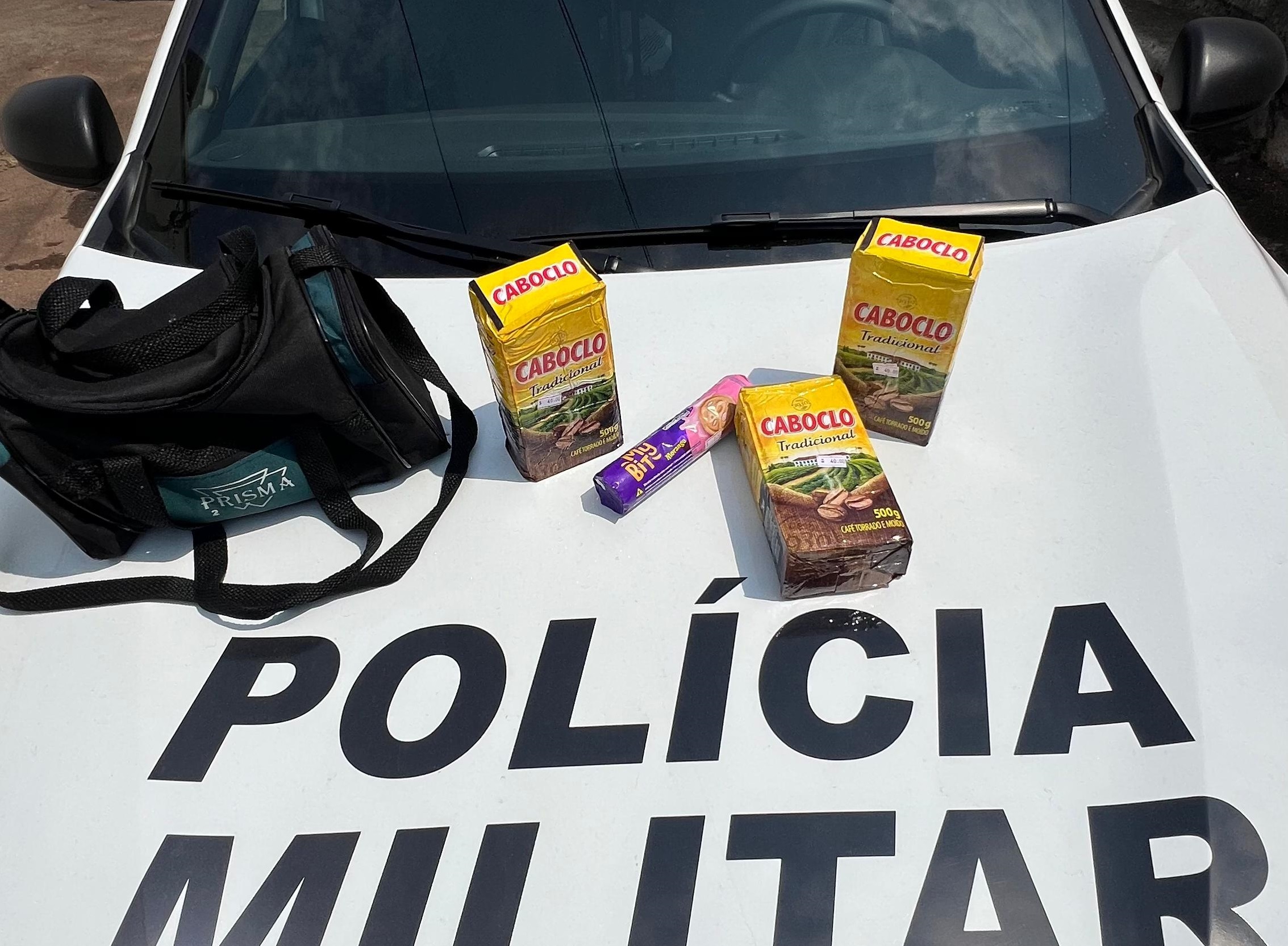 Com suspeito de furto a padaria foram encontrados três pacotes de café e uma bolacha recheada
