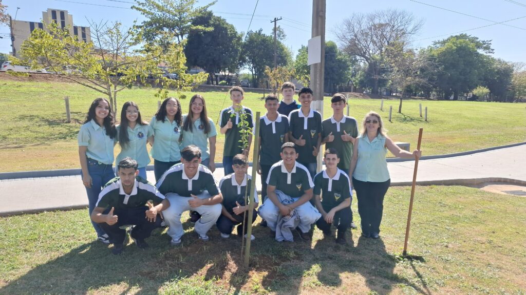 Jovens da Guarda Mirim participaram da ação