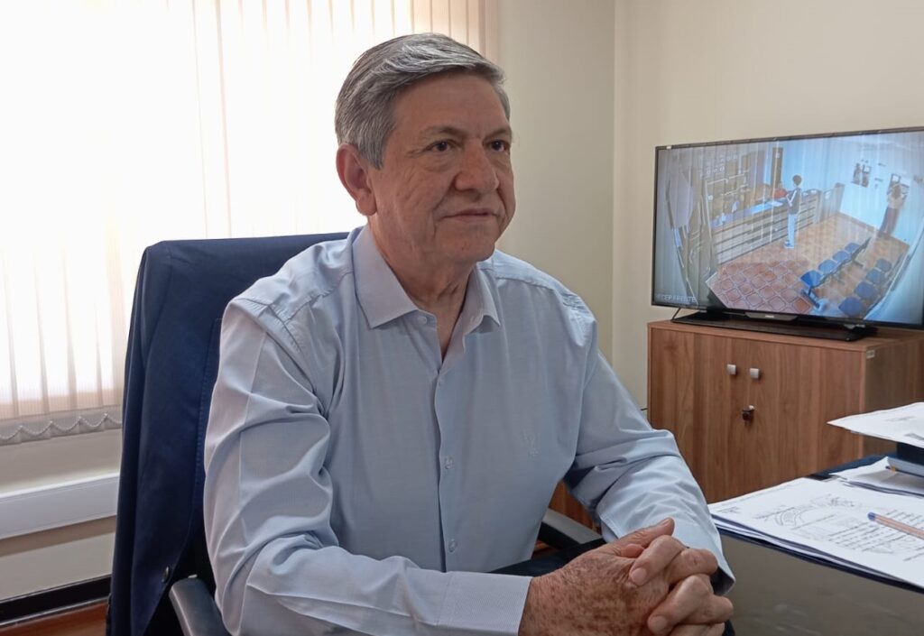 Prefeito Gino apresentou veto a dois projetos de lei, que foram derrubados pela maioria de vereadores na última sessão da Câmara