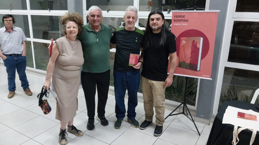 A cineasta Leticia Tonon, o ex-prefeito João Vitte, Gancho Milani e o escritor Wagner Tonin