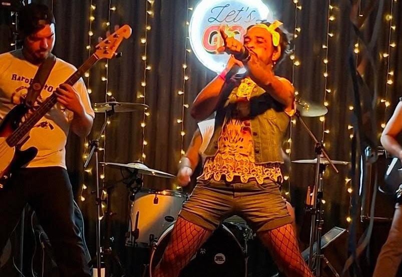 A banda Raroefeito é uma das atrações do evento e apresenta seu novo disco Fantasia Vol. 1