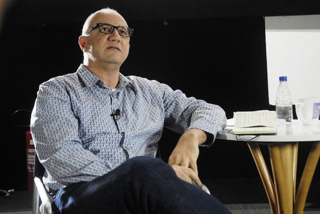 A oficina, que acontece nesta sexta-feira (13), será conduzida pelo facilitador Cássio Starling e tem como foco a análise prática de cenas de obras clássicas e contemporâneas