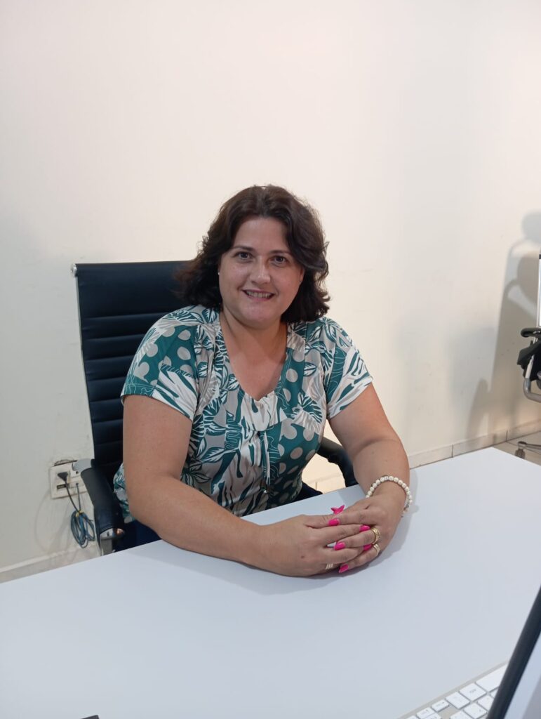 A professora Claudinha Bitencourt preside a organização que se formalizou no ano passado