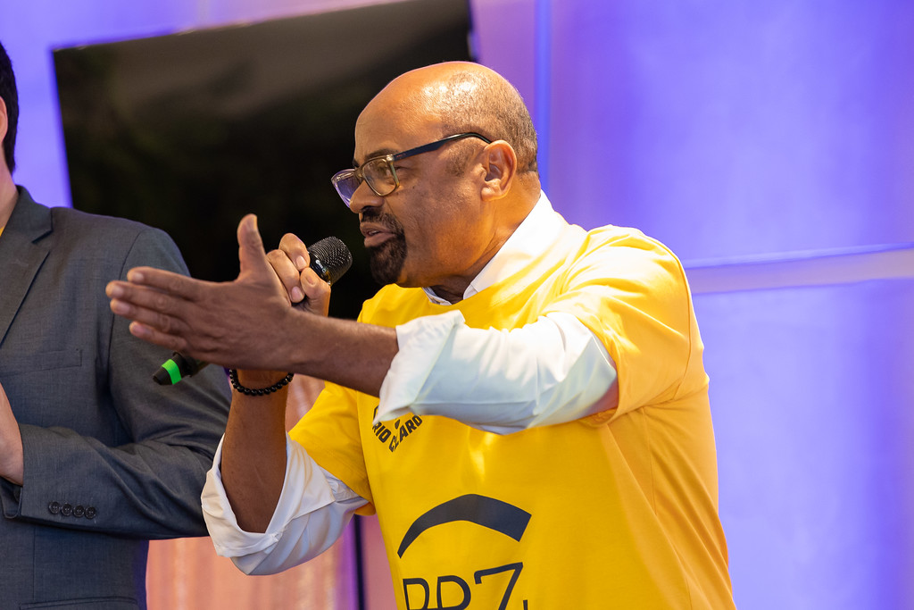 O corretor Carlinhos Brown recebeu prêmio por frase de venda no lançamento do empreendimento Portal Pietá