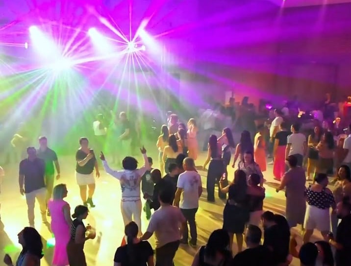 FlashBack Fest: Com mesas já esgotadas, a organização disponibiliza os últimos convites avulsos para o público que busca reviver os grandes sucessos das pistas de dança