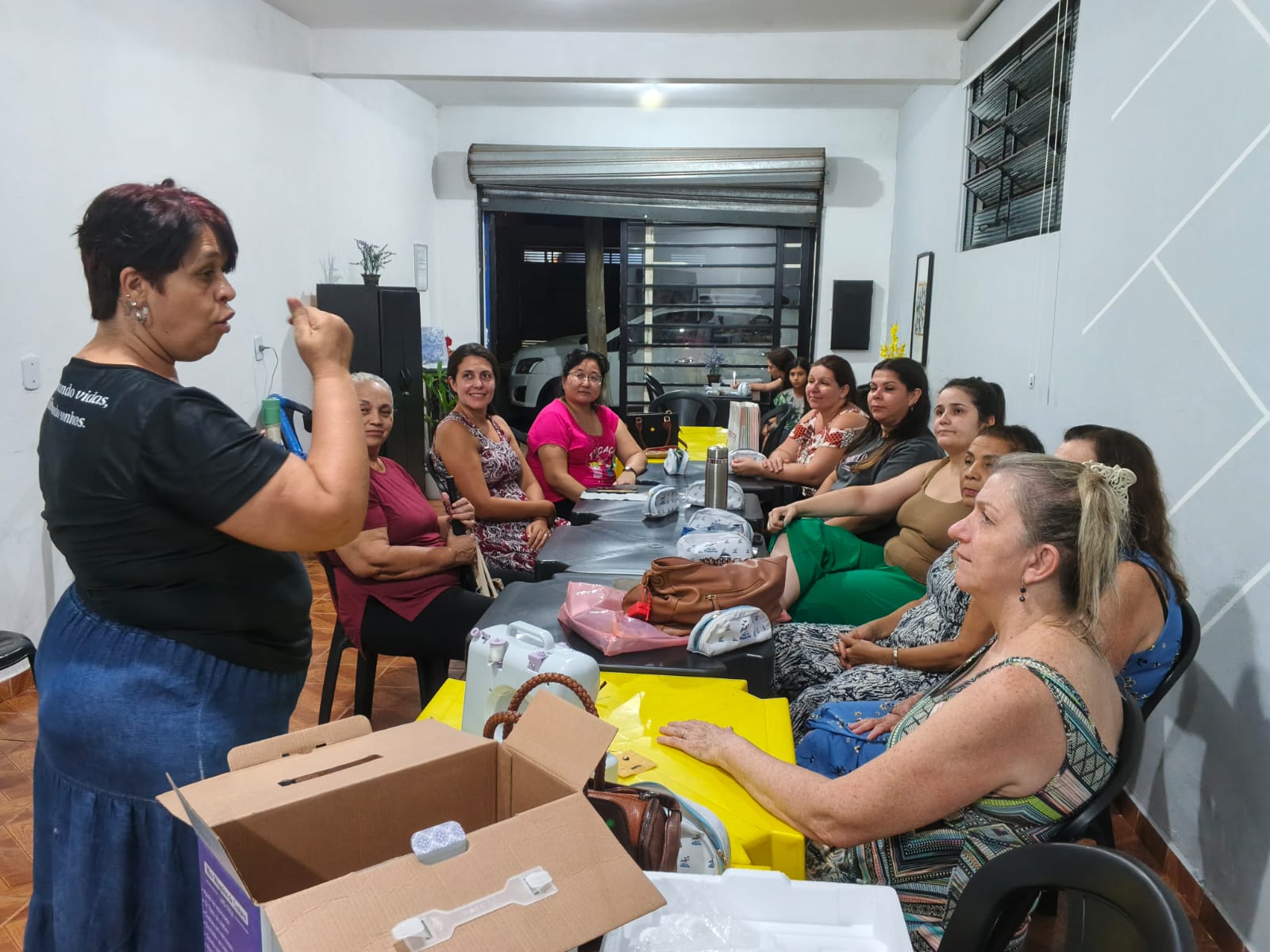 Atualmente, o Instituto Mais que Palavras conta com o trabalho de 35 voluntárias, que atendem um público de aproximadamente 90 pessoas