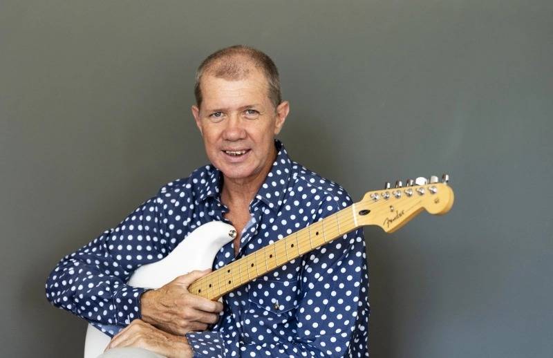 Wander Wildner se reúne com os músicos Gustavo Kaly e Gabriel Guedes para uma noite de muita música