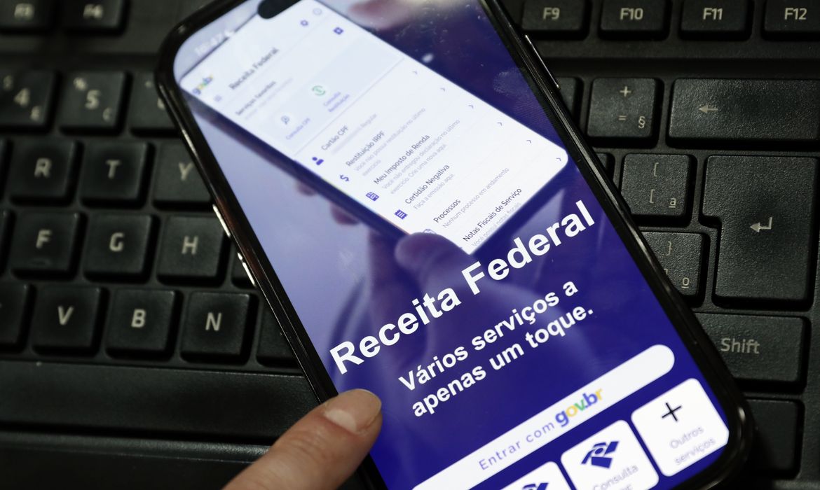 A Receita Federal libera nesta terça-feira (23) a consulta ao segundo lote de restituição do Imposto de Renda Pessoa Física (IRPF)