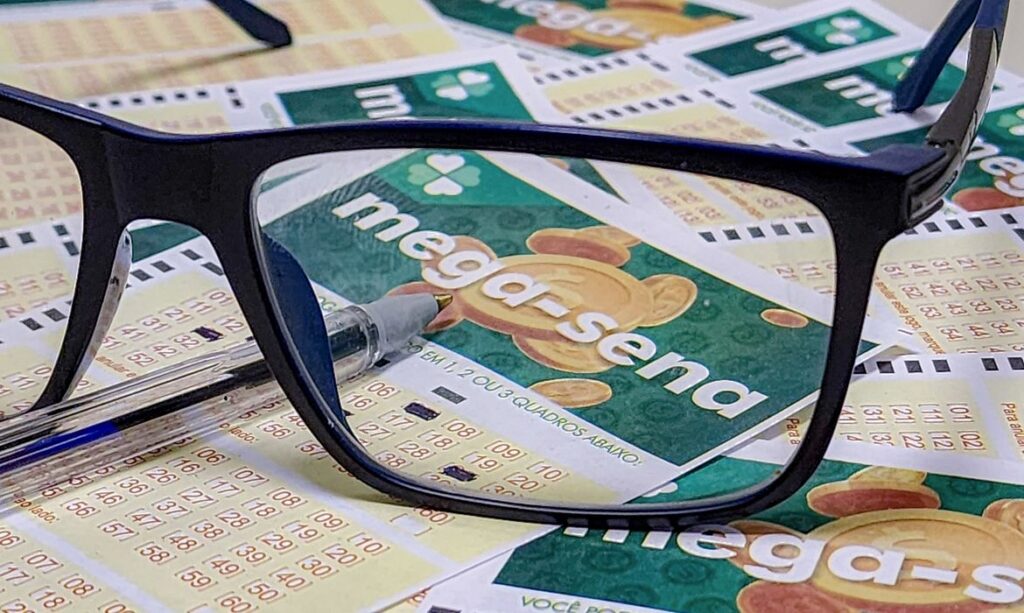 As apostas na Mega Sena podem ser feitas até as 20 horas nas lotéricas e pela internet
