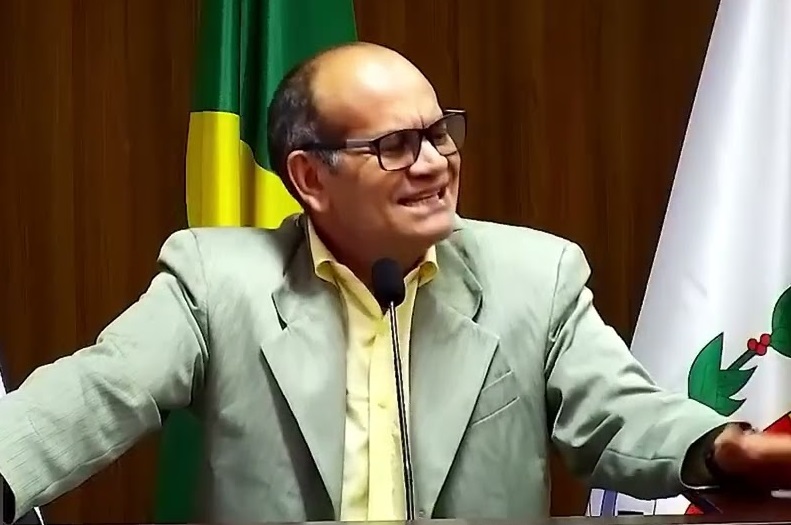 Indicação do vereador Palhaço Totó sobre uso da bíblia nas escolas foi protocolada na última quinta-feira (16) e deve ser apreciada pelo plenário depois das férias dos vereadores