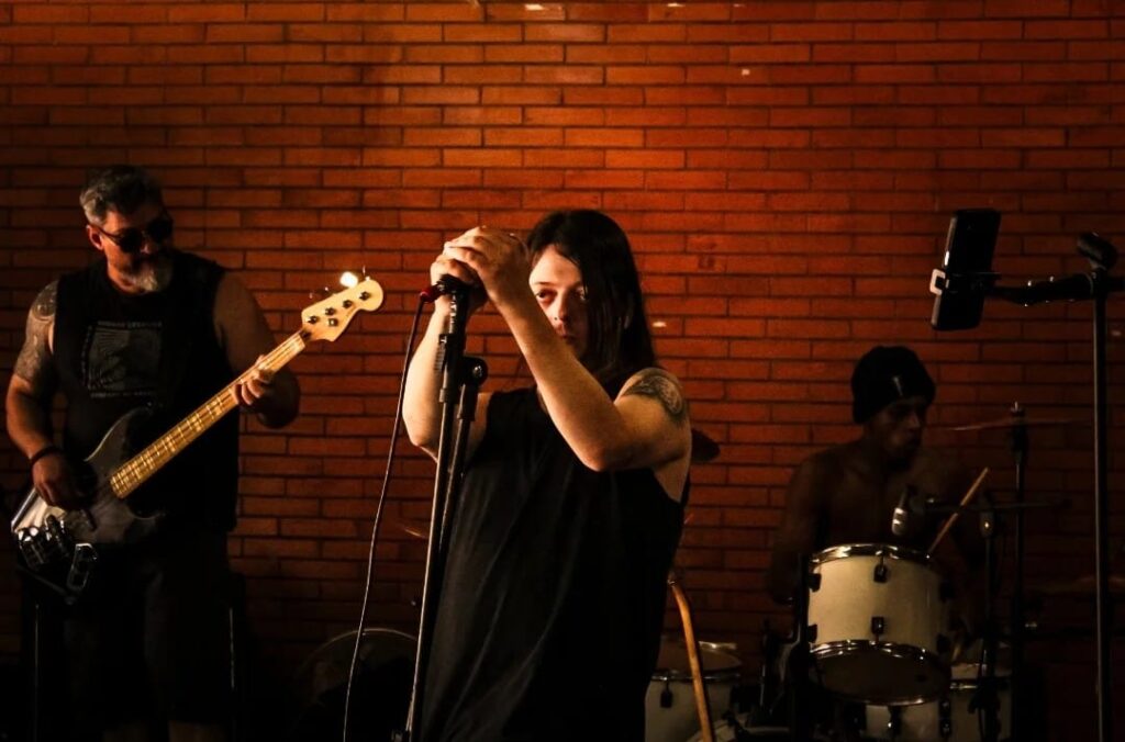 O músico em seu projeto Tributo All Rock, que toca clássicos do rock