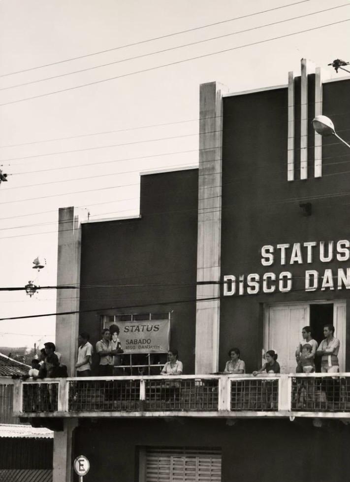 A Status Disco Dance ocupou o antigo prédio do Cine Recreio, localizado na Rua 1, 406 (endereço onde atualmente funciona a Loja ED+)