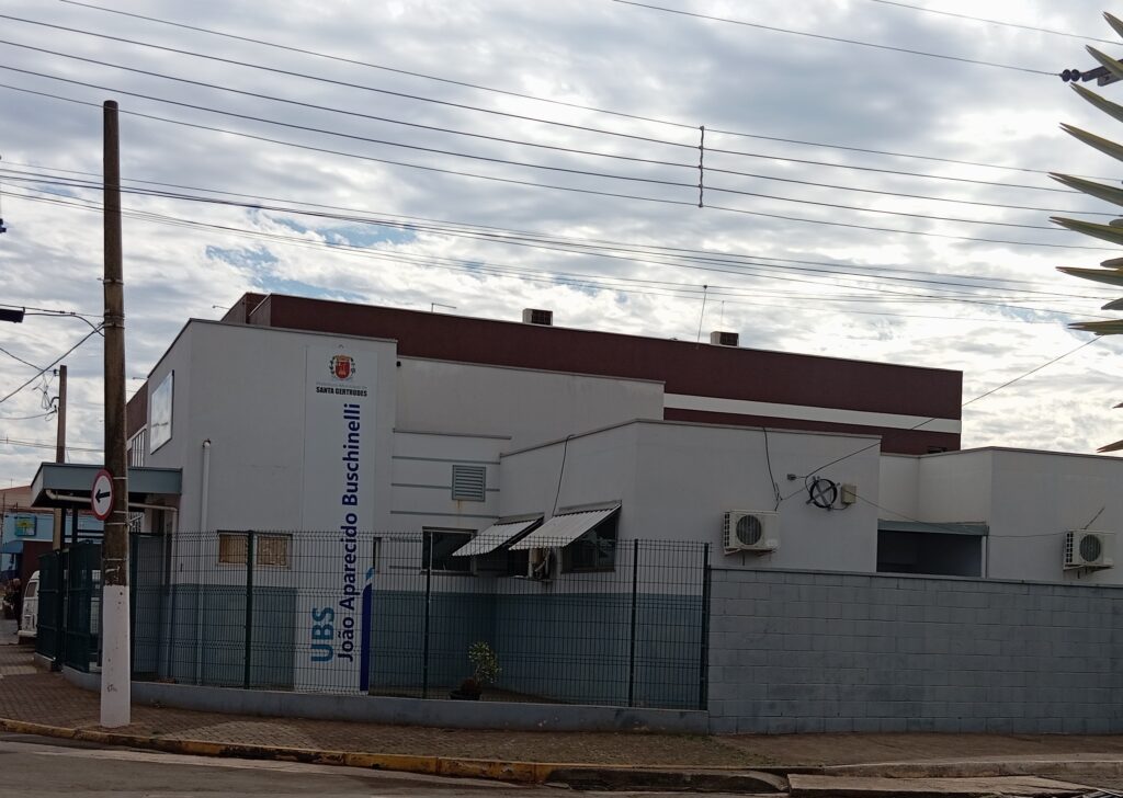 A prefeitura justificou a suspensão do atendimento nos postos de saúde para capacitação técnica das equipes