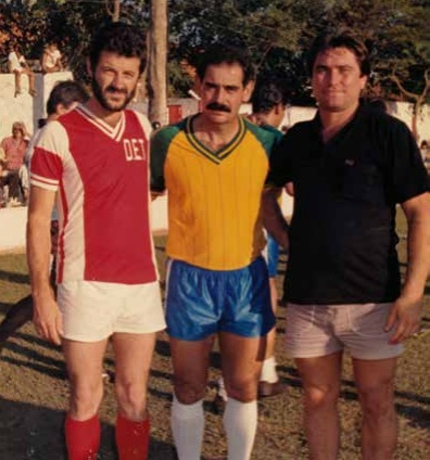 Gancho, Rivelino (ex-Corinthians) e Ditão no Estádio Municipal Alfredo Carandina em Santa Gertrudes em agosto de 1989
. Foto: Arquivo Gancho