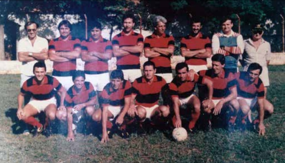 Equipe do Veteranos em agosto de 1989. Em pé: Mario, Ditão, Nelsinho, Tiquela, Milton, Gancho, Luizão e Eduardo Marino; Agachados: Meyer, Papinha, João Vitte, Poeta, Pacheco, Carlinhos e Tcheco. Foto: Arquivo Gancho