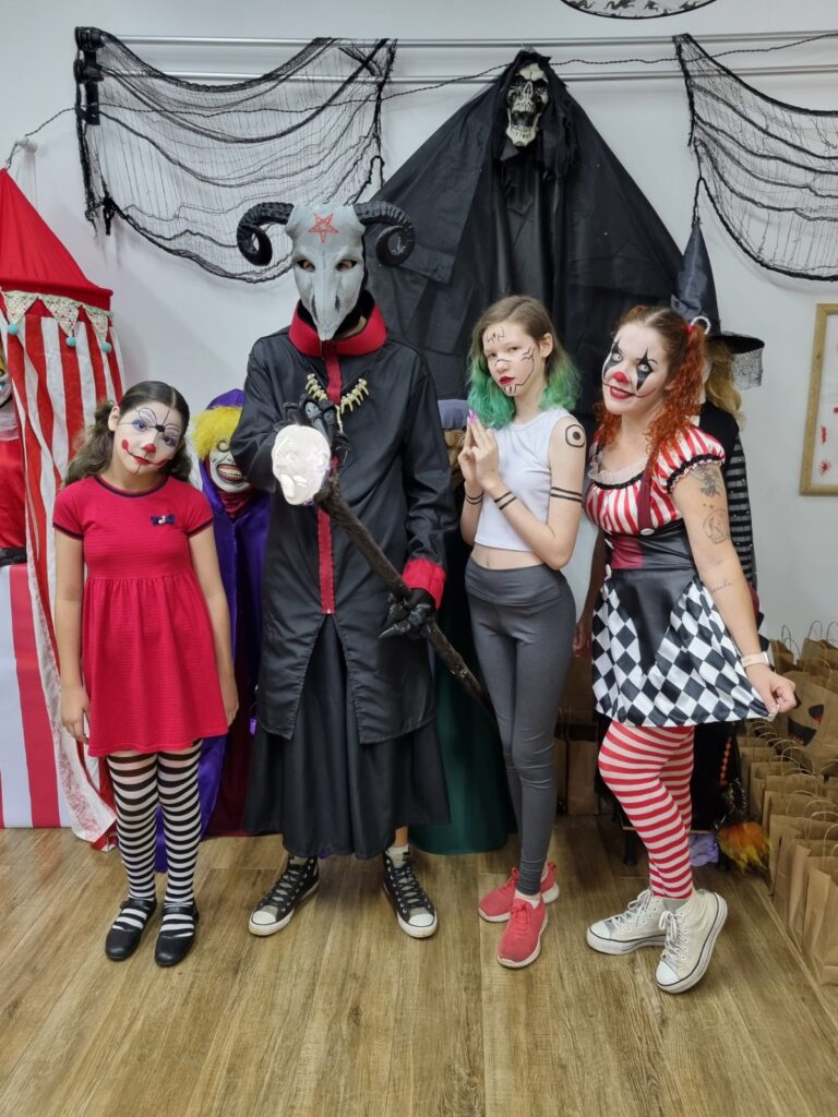 Halloween acontece no dia 31 de outubro, a partir das 19 horas, na Avenida 15, número 18 e no quarteirão próximo, na Rua 1B, número 98