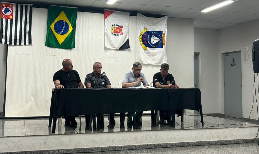 O encontro está agendado para as 18h15 e ocorre no Centro Cultural Isidoro Demarchi