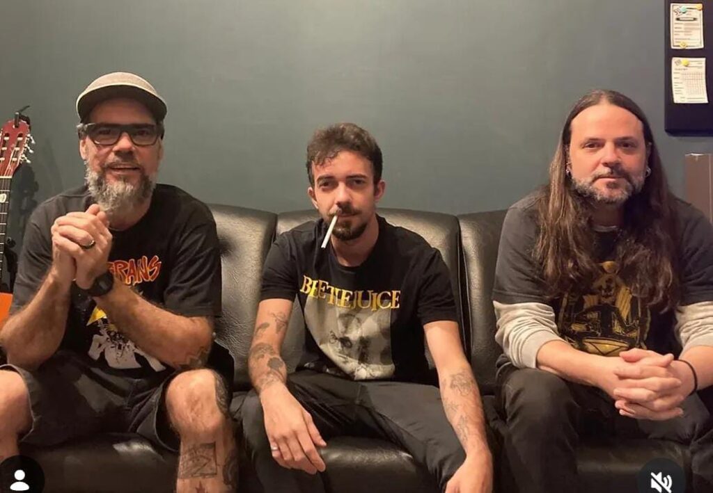 Com sua banda atual, a Mad Grace, formada por Alonso, Pedro e Smee