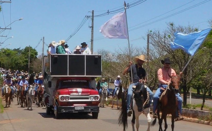 Os cavaleiros Victor Souza, do Rancho dos Bão e Marcelo Rodrigues, do Haras Pangaré, representaram Santa Gertrudes na romaria