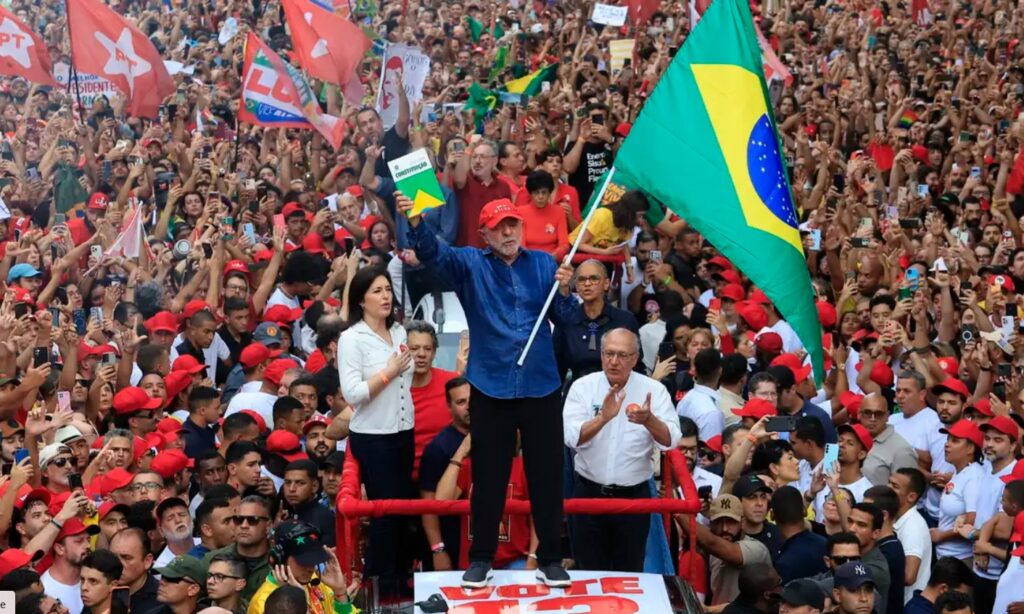Com mobilização nas redes e nas ruas, candidato superou adversário - Paulo Pinto/Agência Brasil